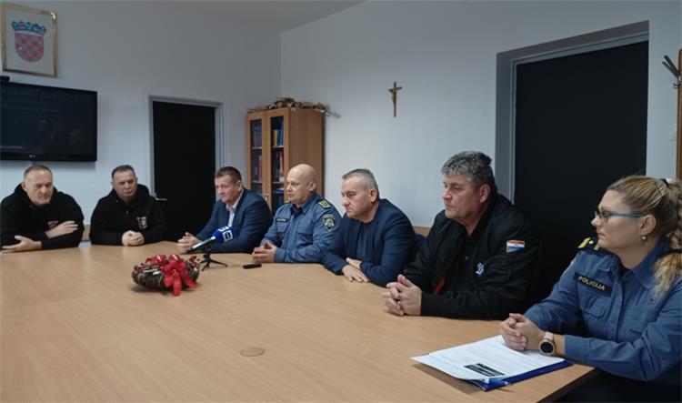 Slika /PU_VP/Slike_Vijesti/1 oruž.jpg